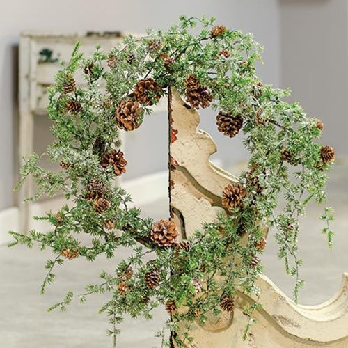 Icy Stowe Cedar Wreath 24"